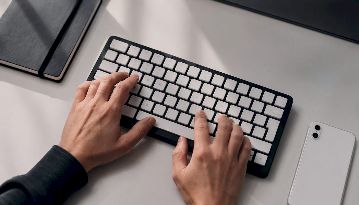 Hand pressing keys to type copyright symbol